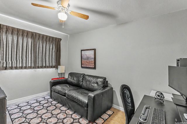 3926 CHIMNEY SPRINGS DR, San Antonio, TX 78247