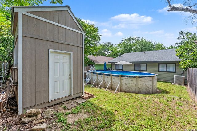 3926 CHIMNEY SPRINGS DR, San Antonio, TX 78247