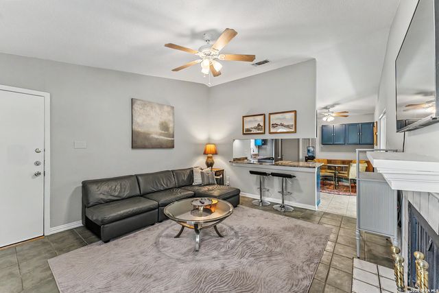 3926 CHIMNEY SPRINGS DR, San Antonio, TX 78247