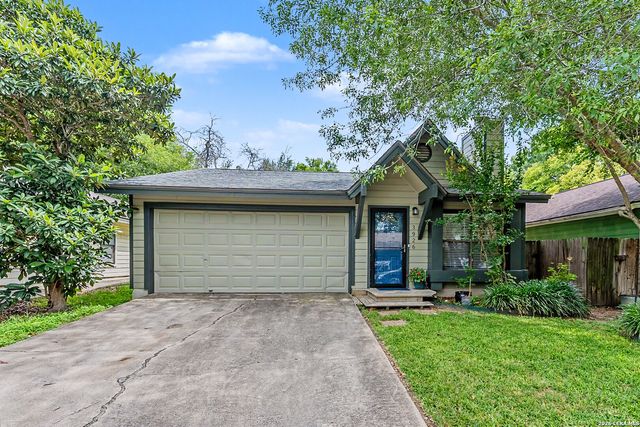 3926 CHIMNEY SPRINGS DR, San Antonio, TX 78247