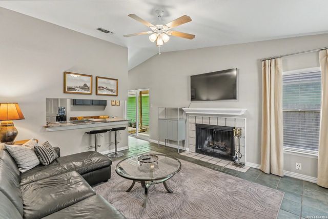 3926 CHIMNEY SPRINGS DR, San Antonio, TX 78247