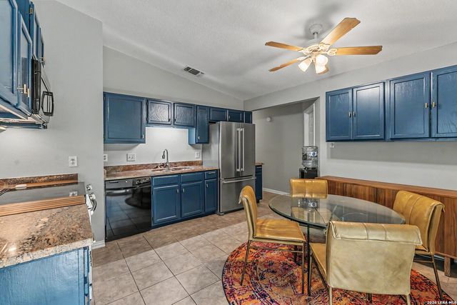 3926 CHIMNEY SPRINGS DR, San Antonio, TX 78247