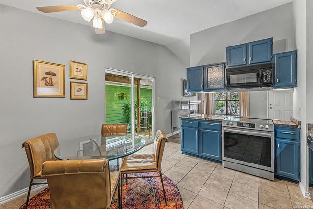 3926 CHIMNEY SPRINGS DR, San Antonio, TX 78247