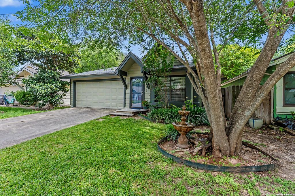 3926 CHIMNEY SPRINGS DR, San Antonio, TX 78247