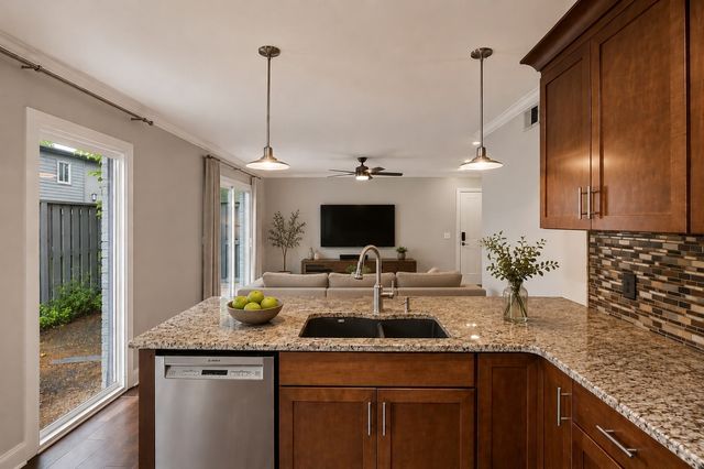 1900 Richard Jones Rd Apt V7, Nashville, TN 37215