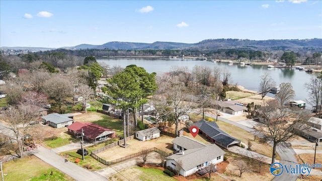 3824 Meadow Wood Circle, Guntersville, AL 35976