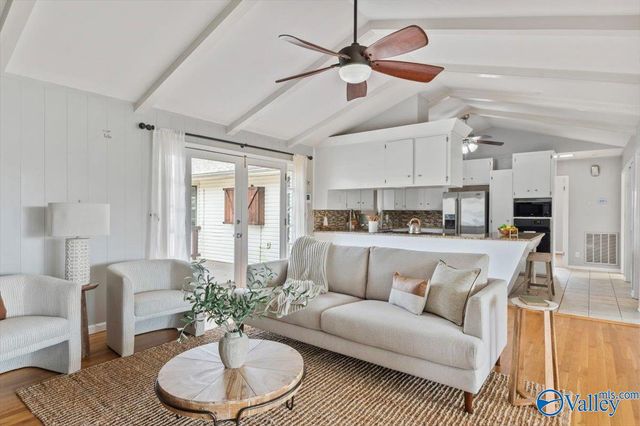 3824 Meadow Wood Circle, Guntersville, AL 35976