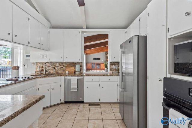 3824 Meadow Wood Circle, Guntersville, AL 35976