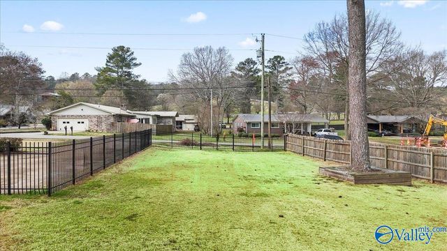 3824 Meadow Wood Circle, Guntersville, AL 35976