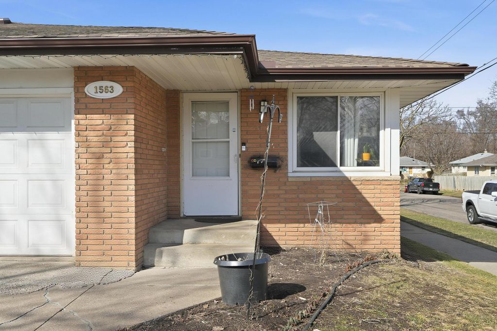 1563 Clarence Street, Saint Paul, MN 55106