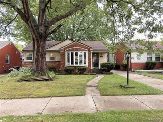 8255 W Parkway Street, Redford, MI 48239