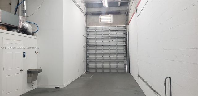 10601 NW 122nd St 4, Medley, FL 33178