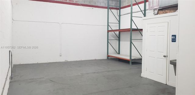 10601 NW 122nd St 4, Medley, FL 33178