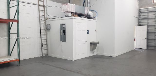 10601 NW 122nd St 4, Medley, FL 33178