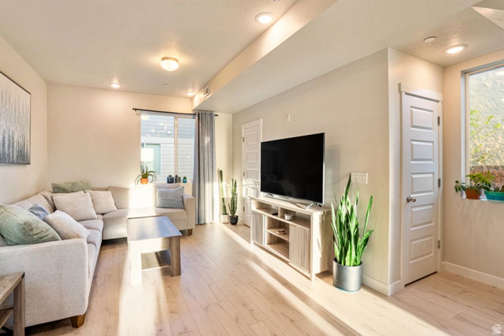 Image 11 of property listing at 1146 S REDWOOD RD #1006, Salt Lake City, UT 84104