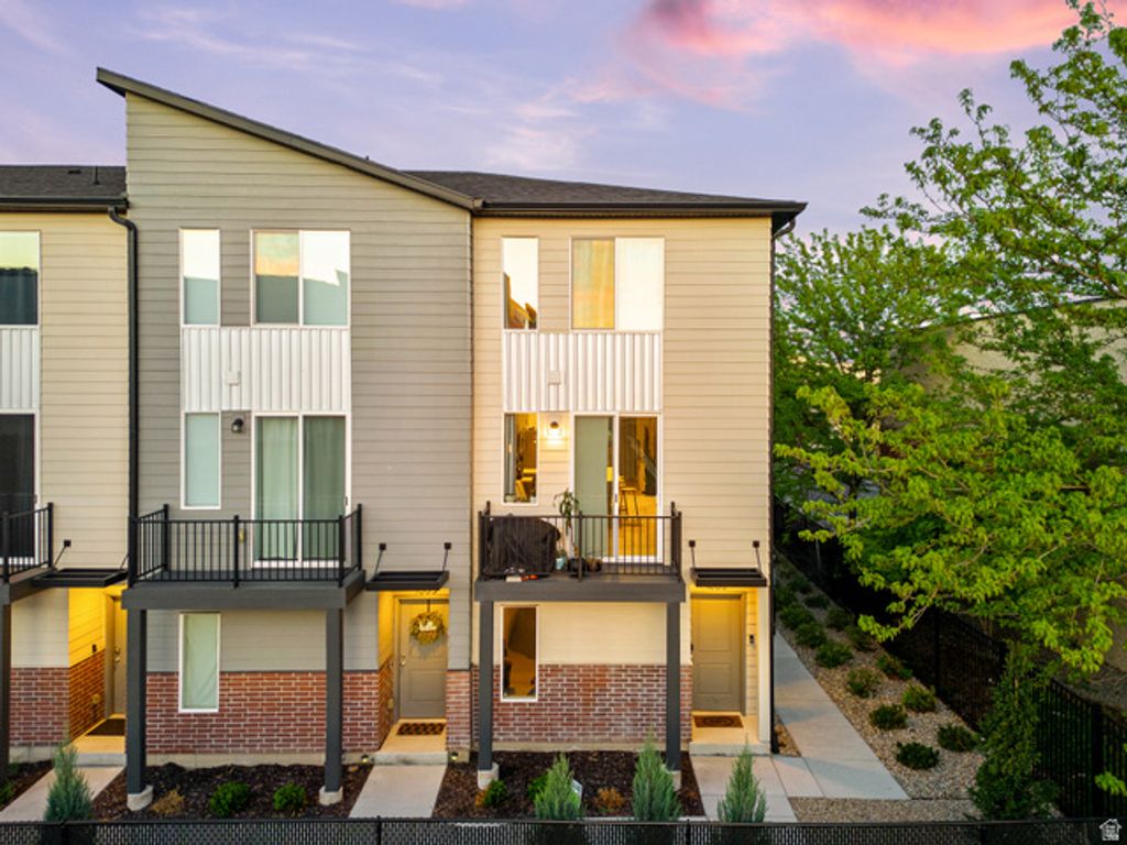 Image 3 of property listing at 1146 S REDWOOD RD #1006, Salt Lake City, UT 84104