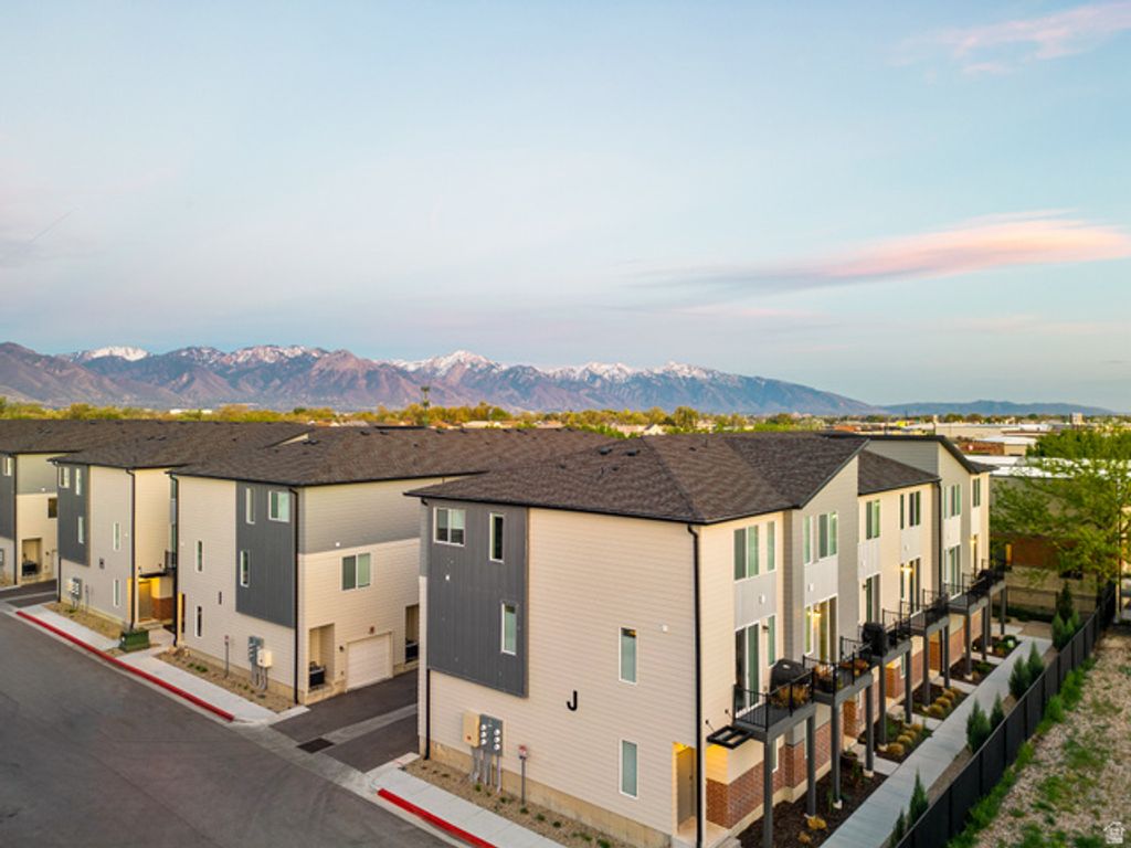 Image 35 of property listing at 1146 S REDWOOD RD #1006, Salt Lake City, UT 84104