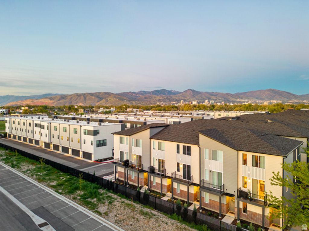 Image 36 of property listing at 1146 S REDWOOD RD #1006, Salt Lake City, UT 84104