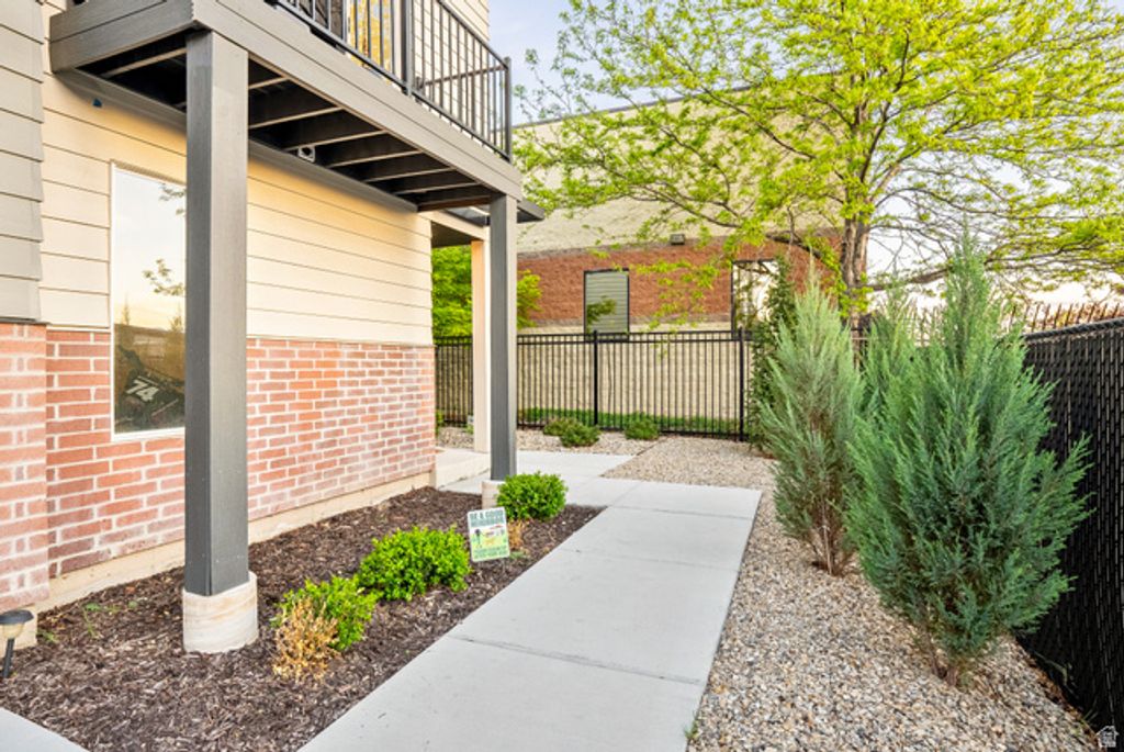 Image 5 of property listing at 1146 S REDWOOD RD #1006, Salt Lake City, UT 84104