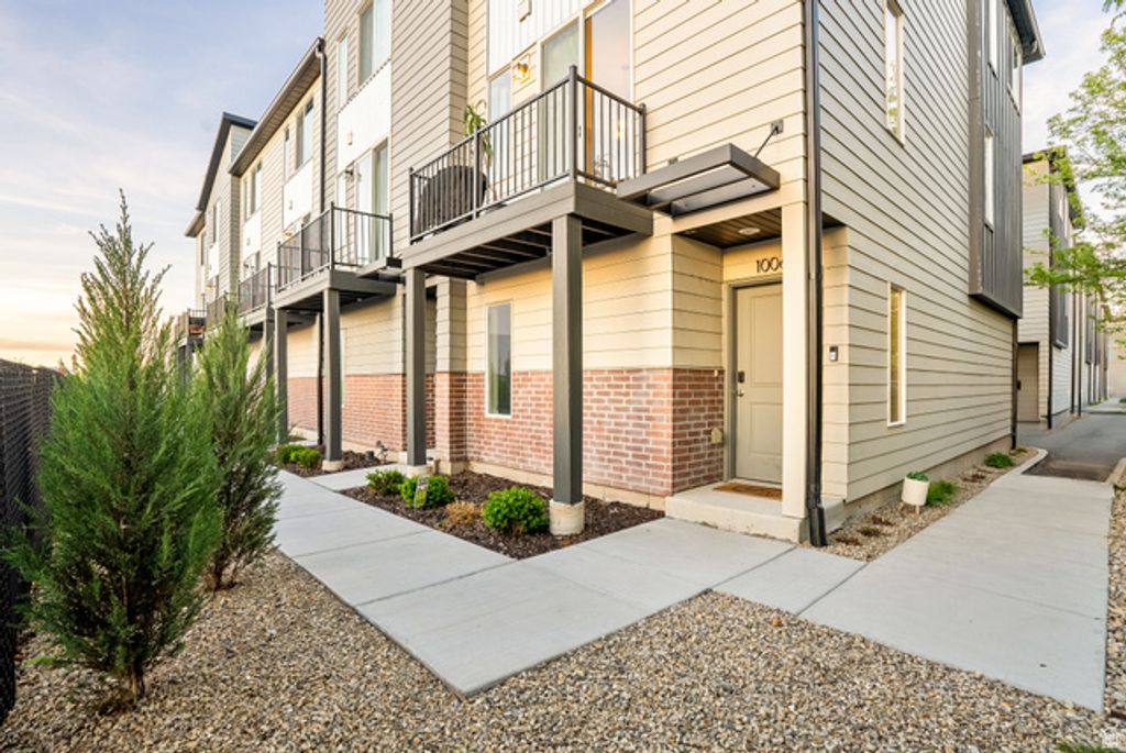 Image 6 of property listing at 1146 S REDWOOD RD #1006, Salt Lake City, UT 84104