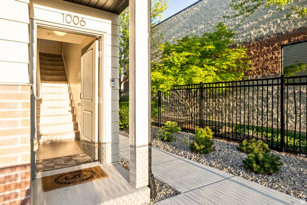 Image 8 of property listing at 1146 S REDWOOD RD #1006, Salt Lake City, UT 84104