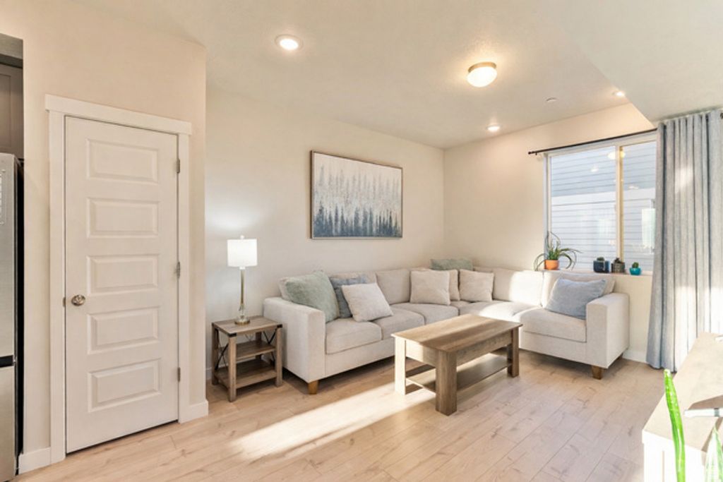 Image 10 of property listing at 1146 S REDWOOD RD #1006, Salt Lake City, UT 84104