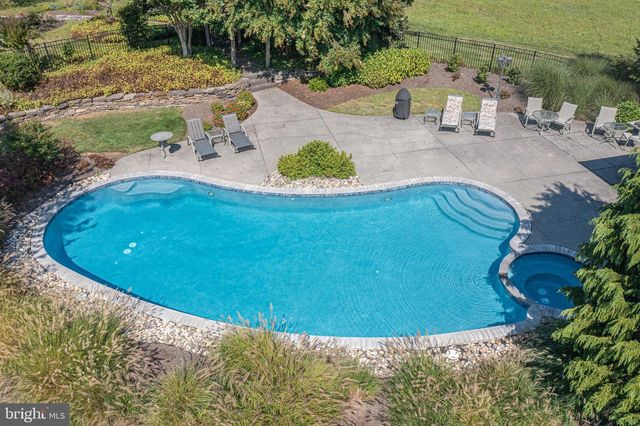 1710 SCOTT DR, Newtown, PA 18940