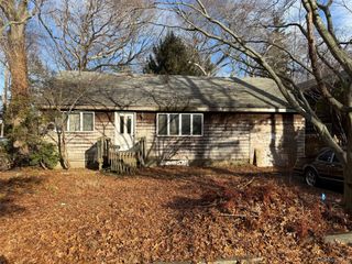 33 Roxbury Street, Huntington Station, NY 11746