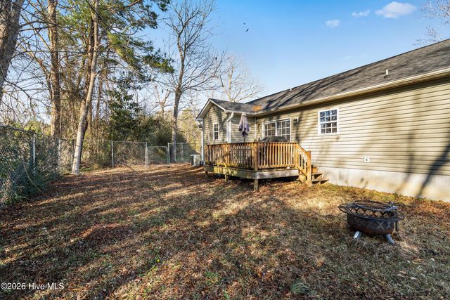 98 Meadow Farms Road, Richlands, NC 28574