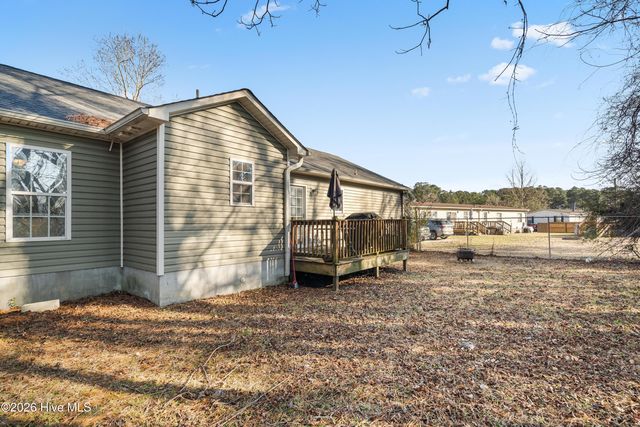 98 Meadow Farms Road, Richlands, NC 28574