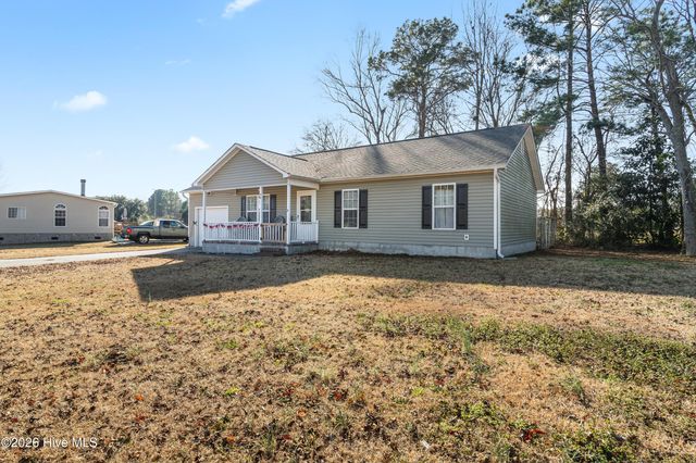 98 Meadow Farms Road, Richlands, NC 28574