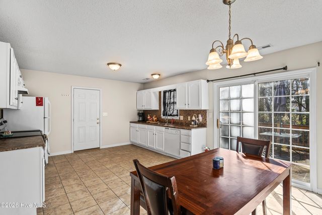 98 Meadow Farms Road, Richlands, NC 28574