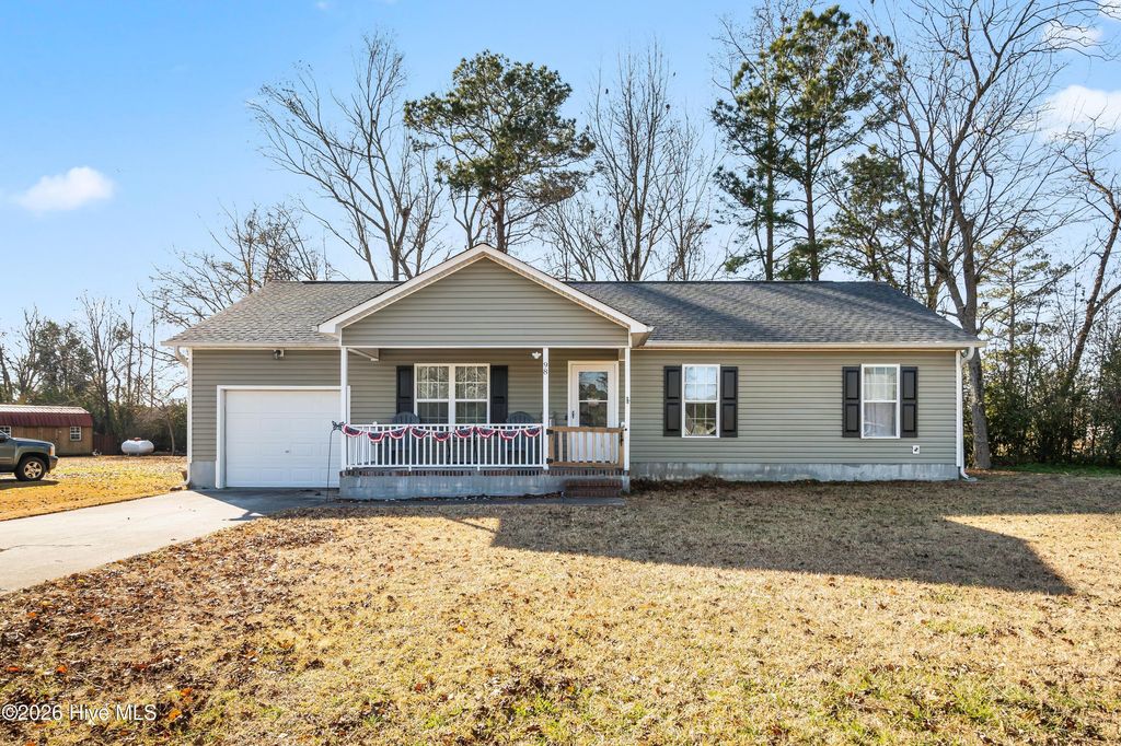 98 Meadow Farms Road, Richlands, NC 28574