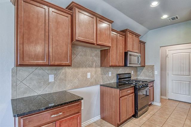 4109 Johnson Farms Drive, Mustang, OK 73064