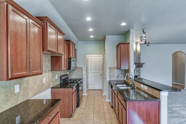 4109 Johnson Farms Drive, Mustang, OK 73064