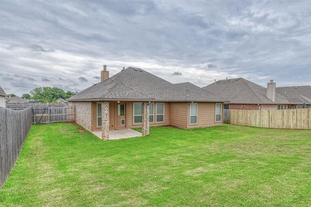 4109 Johnson Farms Drive, Mustang, OK 73064