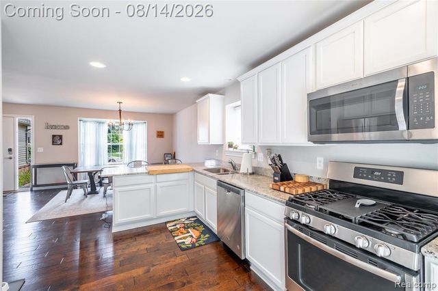 312 Dakota Lane, White Lake, MI 48386