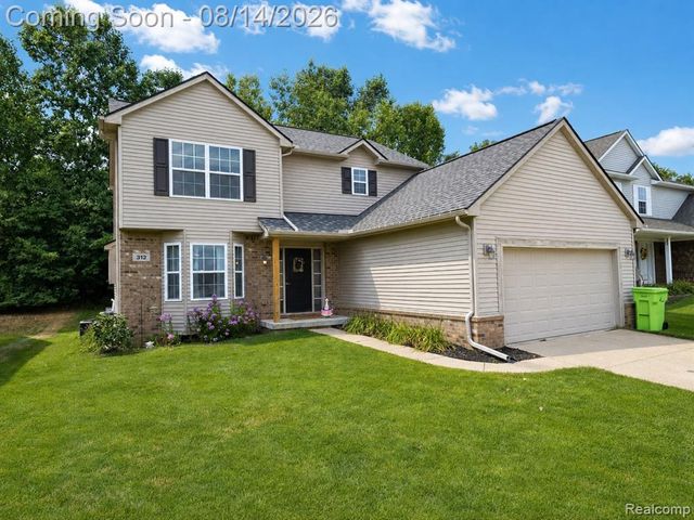 312 Dakota Lane, White Lake, MI 48386