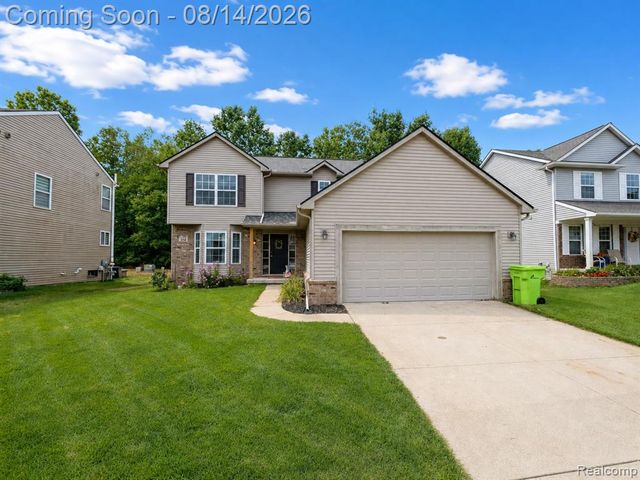 312 Dakota Lane, White Lake, MI 48386