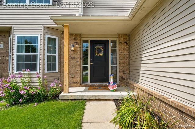 312 Dakota Lane, White Lake, MI 48386