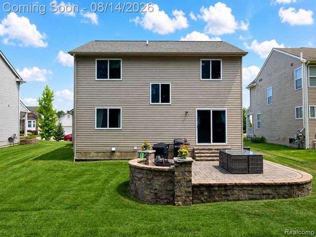 312 Dakota Lane, White Lake, MI 48386