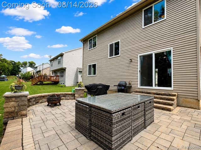 312 Dakota Lane, White Lake, MI 48386
