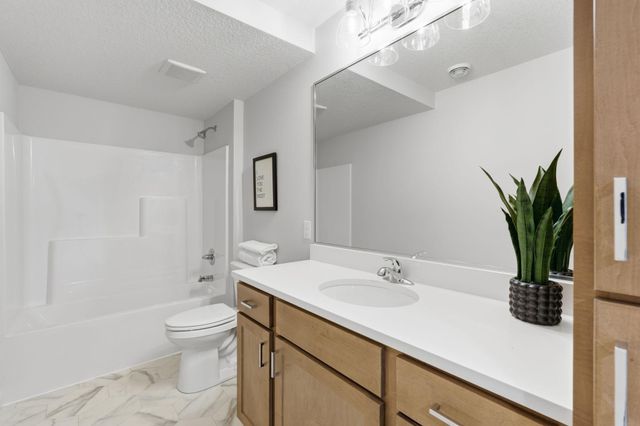 1727 Spruce Street, Farmington, MN 55024