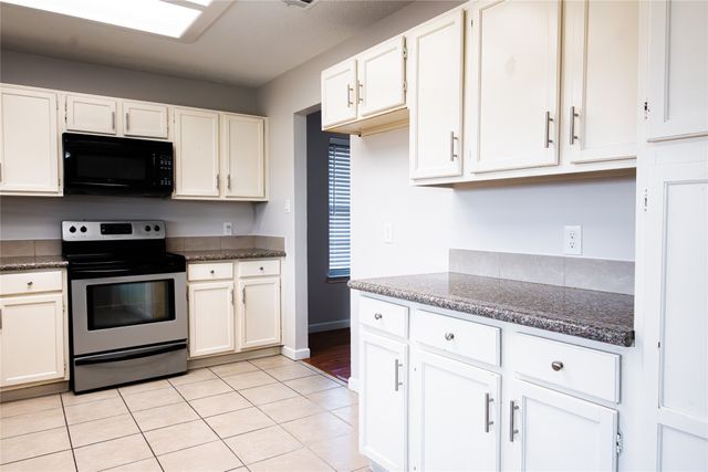 2558 Slaton Drive, Grand Prairie, TX 75052