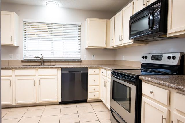 2558 Slaton Drive, Grand Prairie, TX 75052