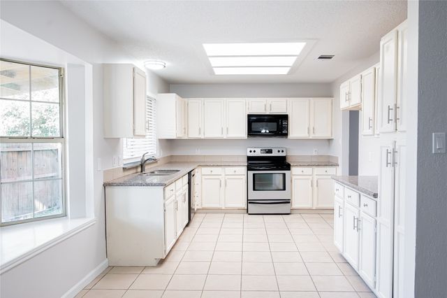 2558 Slaton Drive, Grand Prairie, TX 75052