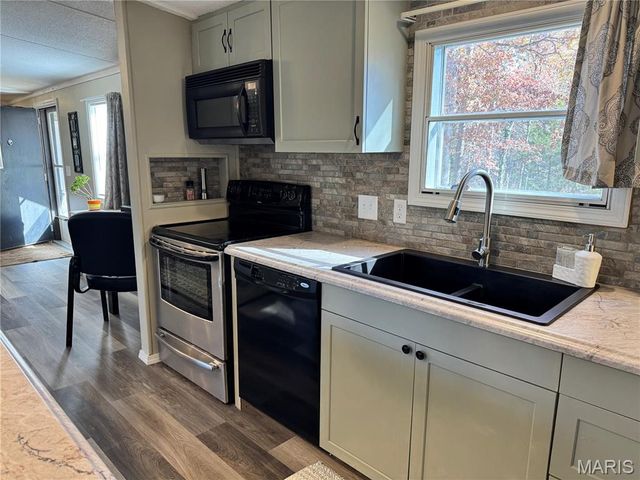 24620 Frontier Trail, Warrenton, MO 63383