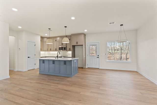 7 Lockerbie Circle, Bella Vista, AR 72715