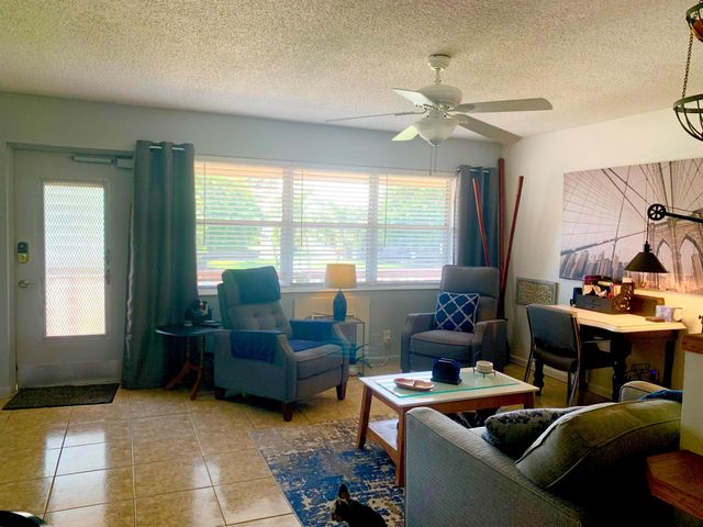 116 Canterbury E, West Palm Beach, FL 33417