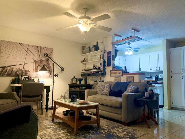 116 Canterbury E, West Palm Beach, FL 33417